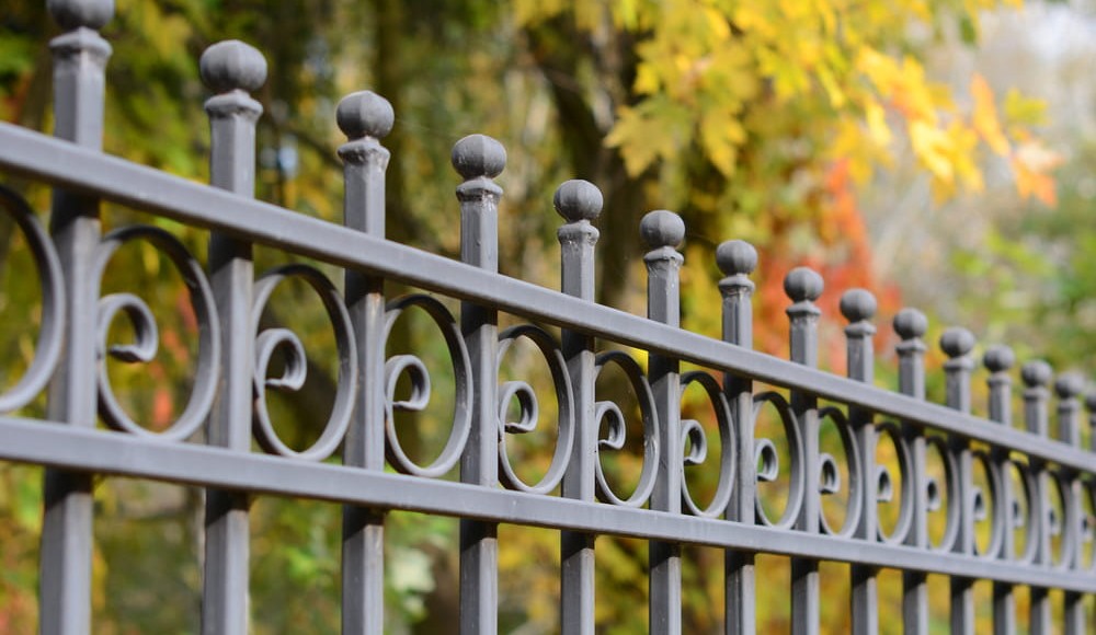 Fence Maintenance Tasks You Should Complete Before Winter