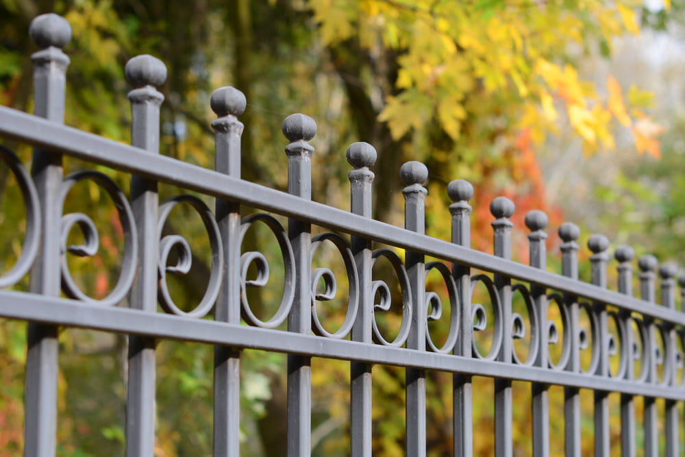 Fence Maintenance Tasks You Should Complete Before Winter